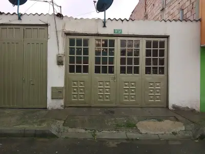 Casa con dos locales rentando