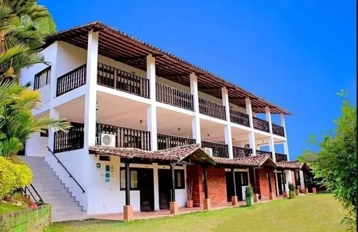 Vendo hermoso hotel en Bucaramanga - 1
