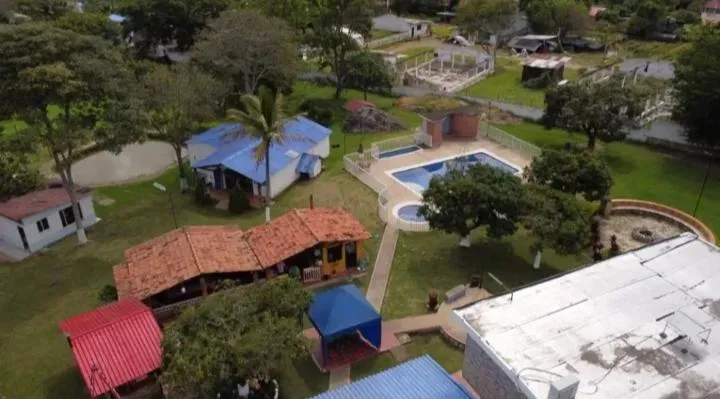 VENDO CENTRO VACACIONAL EN CHINAUTA - 7