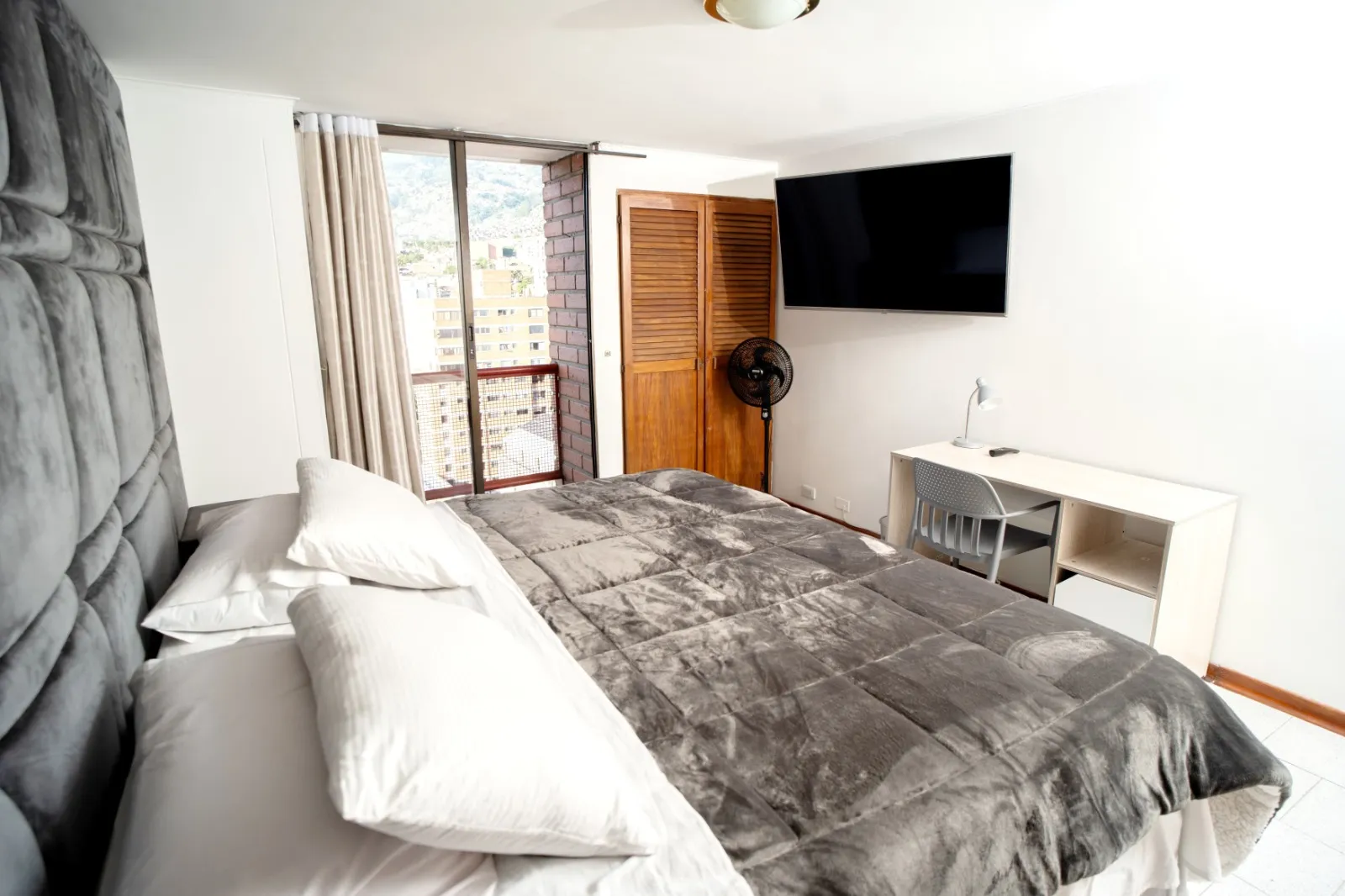 Apartamento en Venta en el Centro de Medellín Torre Caracas 2 - 13