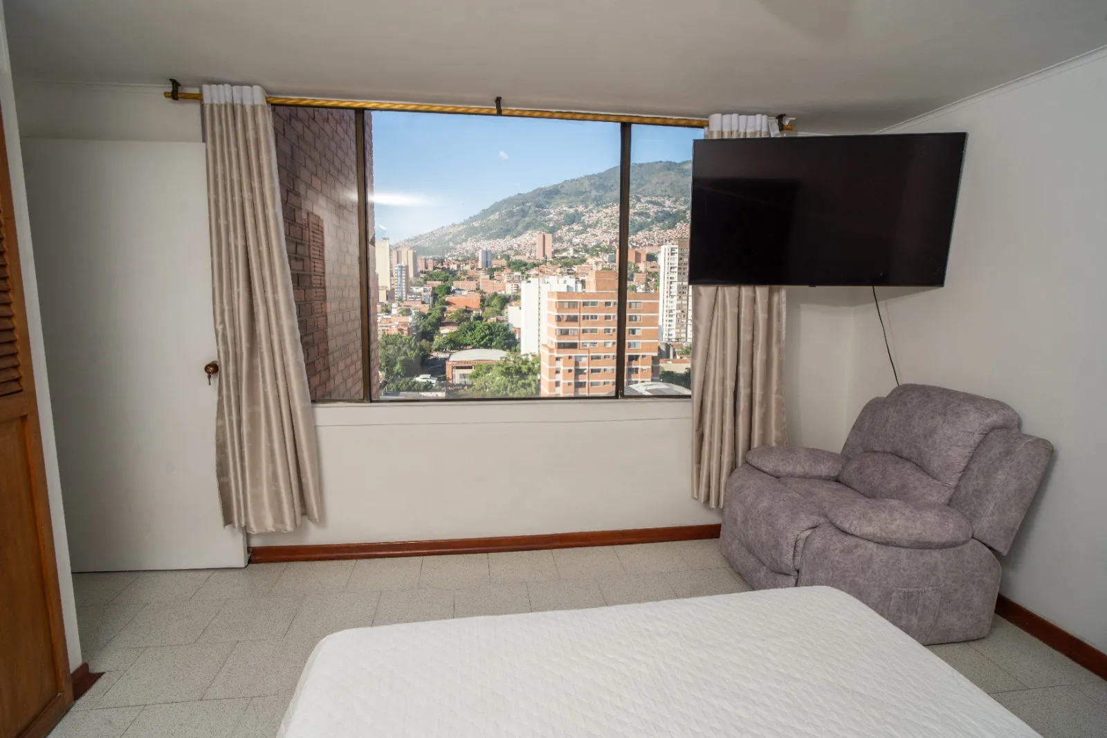 Apartamento en Venta en el Centro de Medellín Torre Caracas 2 - 19