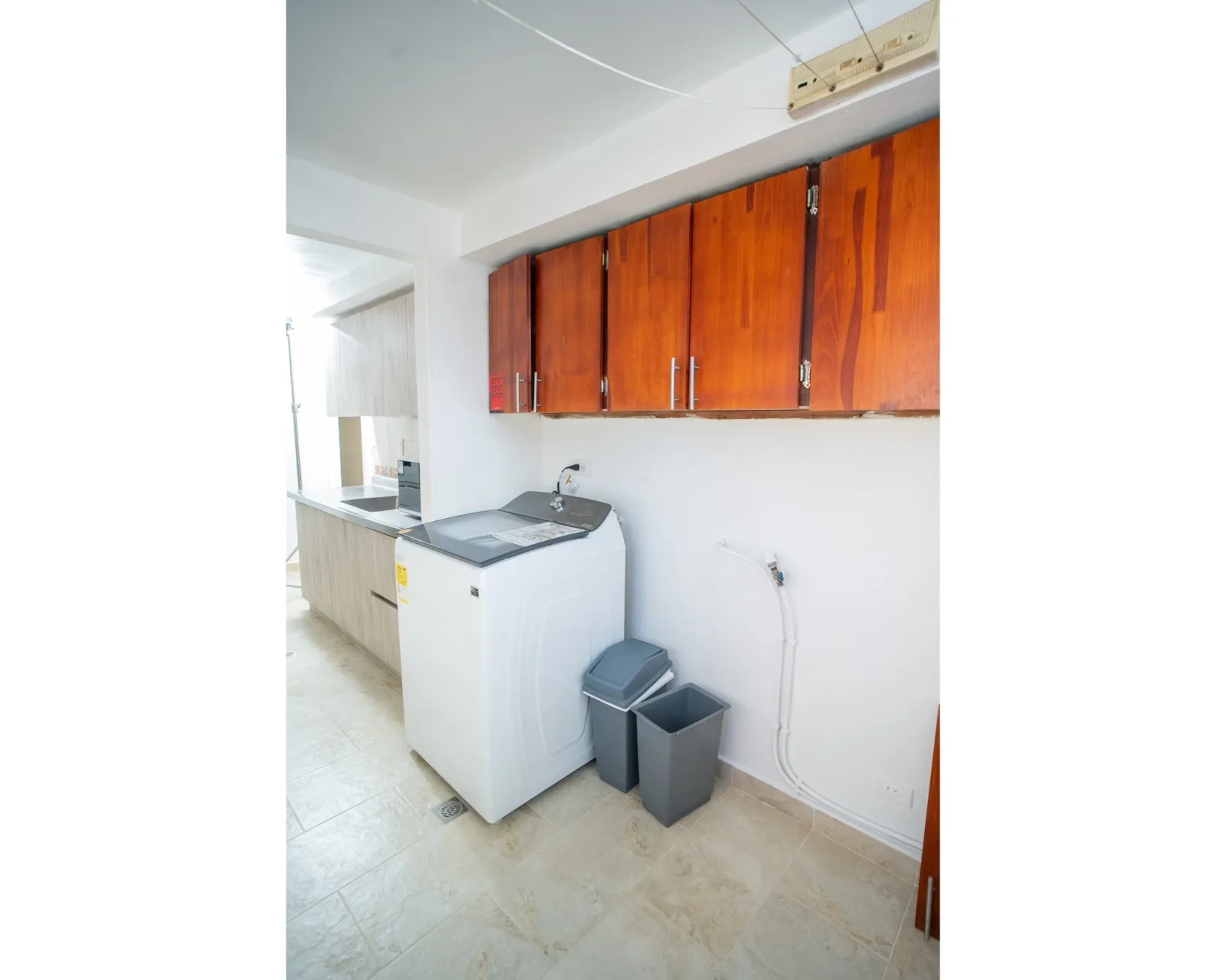 Apartamento en Venta en el Centro de Medellín Torre Caracas 2 - 12