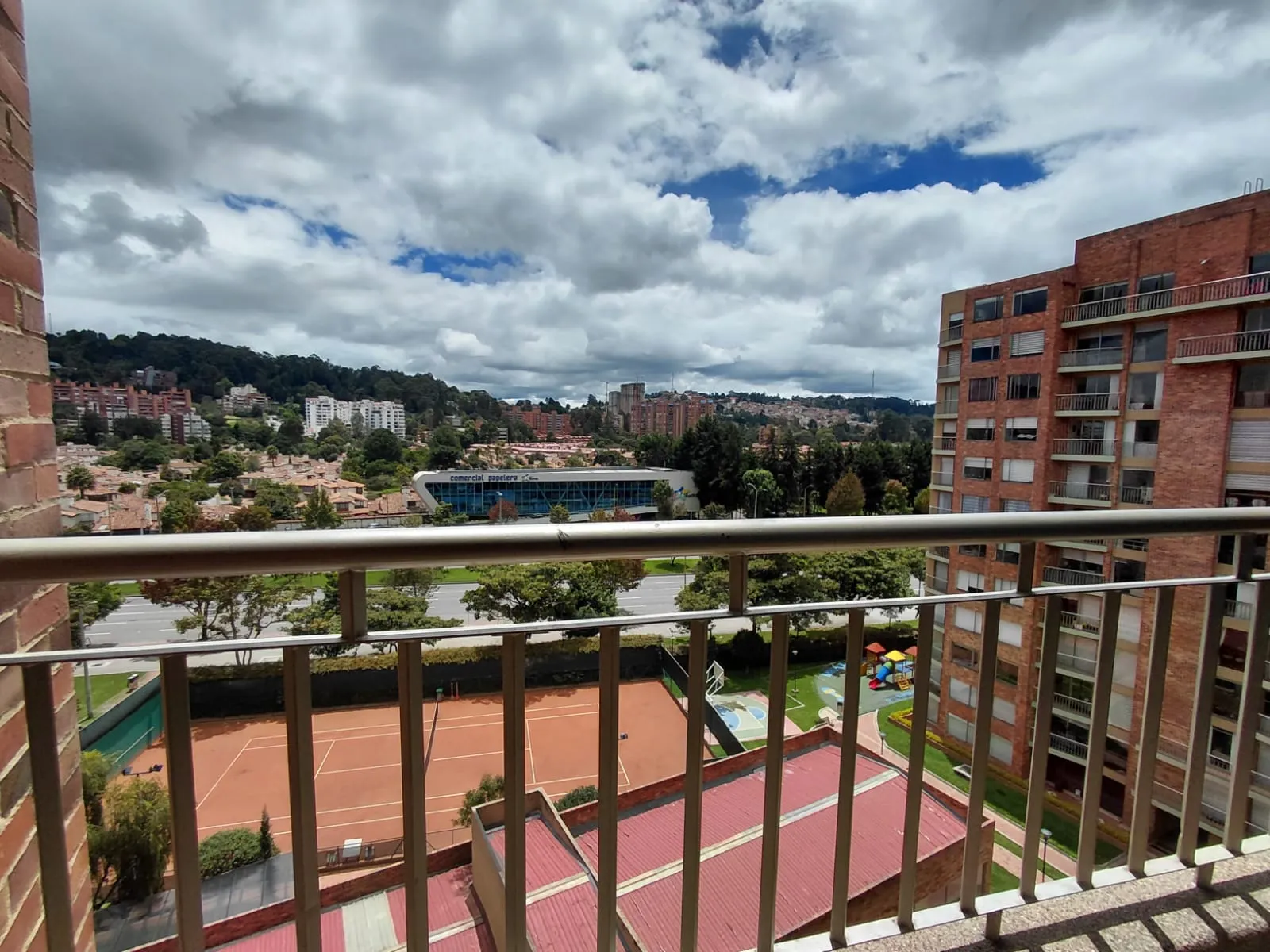 Apartamento en Venta en Colina Campestre Bogota 100 m² con Balcones, Parqueadero y Depósito - 10