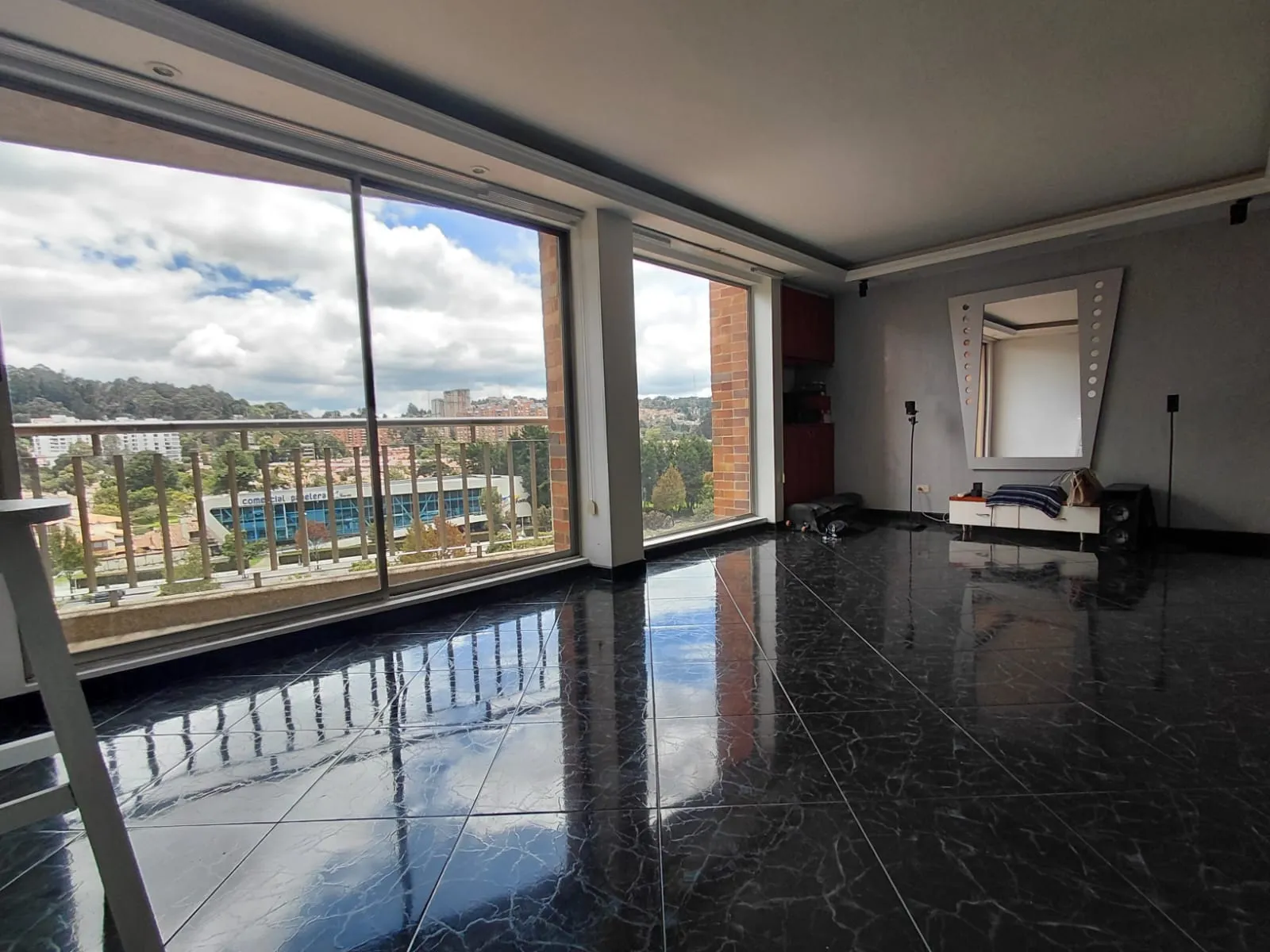 Apartamento en Venta en Colina Campestre Bogota 100 m² con Balcones, Parqueadero y Depósito - 1