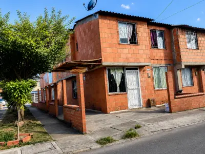 Casa esquinera en venta ubicada en el barrio Caminos de la Hacienda, Palmira, Valle del Cauca