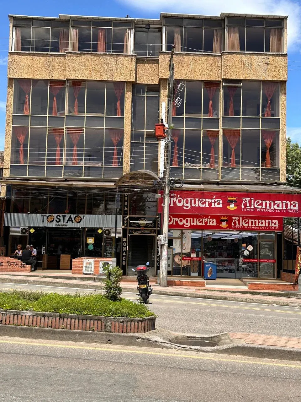 EDIFICIO COMERCIAL EN VENTA EN FUSAGASUGA RECIBE RENTA RECIBE RENTA INMEDIATA - 2