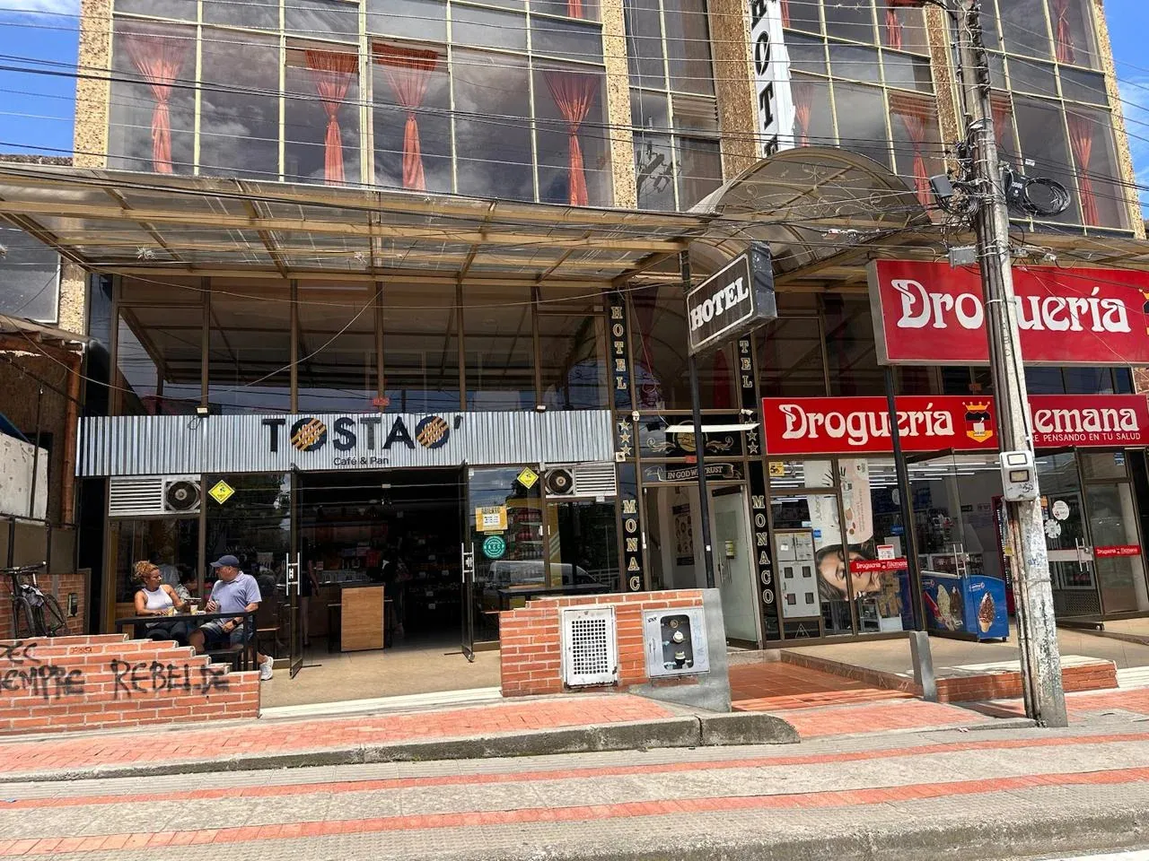 EDIFICIO COMERCIAL EN VENTA EN FUSAGASUGA RECIBE RENTA RECIBE RENTA INMEDIATA - 3