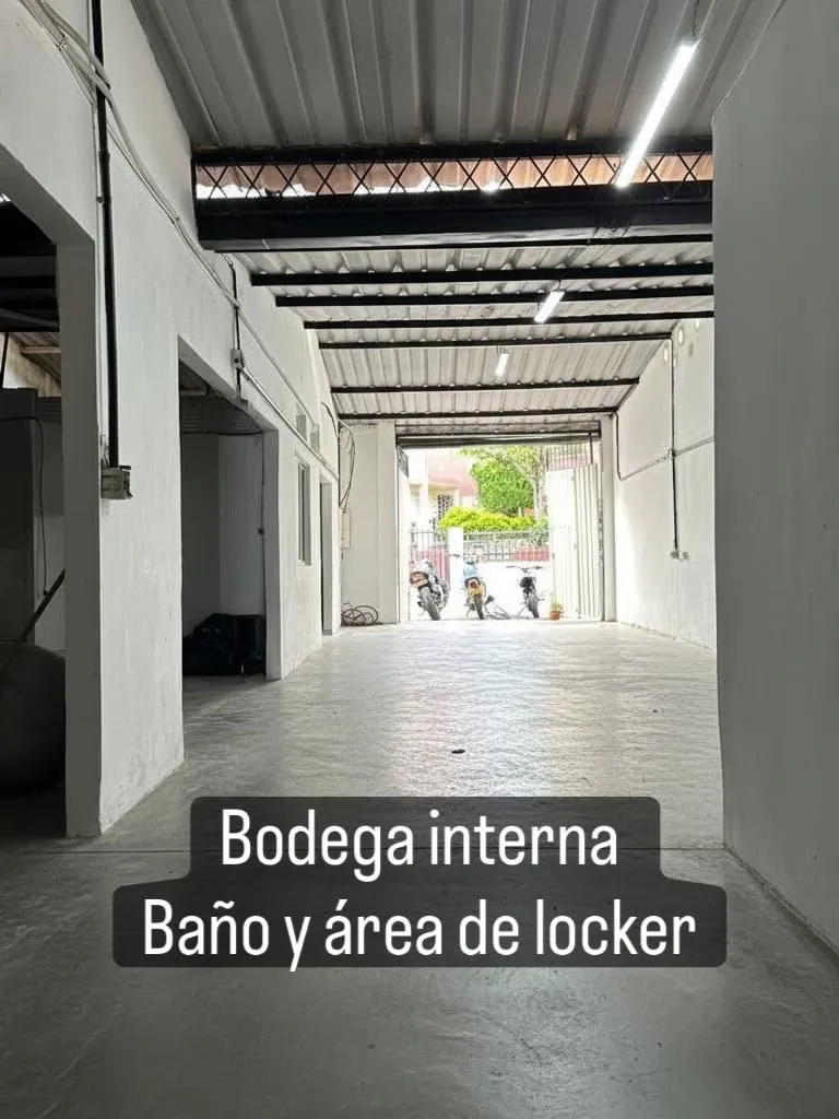 Venta Propiedad con Bodega Industrial y 2 Apartamentos en Bucaramanga Barrio Dangond — foto 2