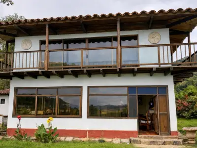 Alquiler de hermosa finca con vista al Lago Calima – Vía Antigua al Darién