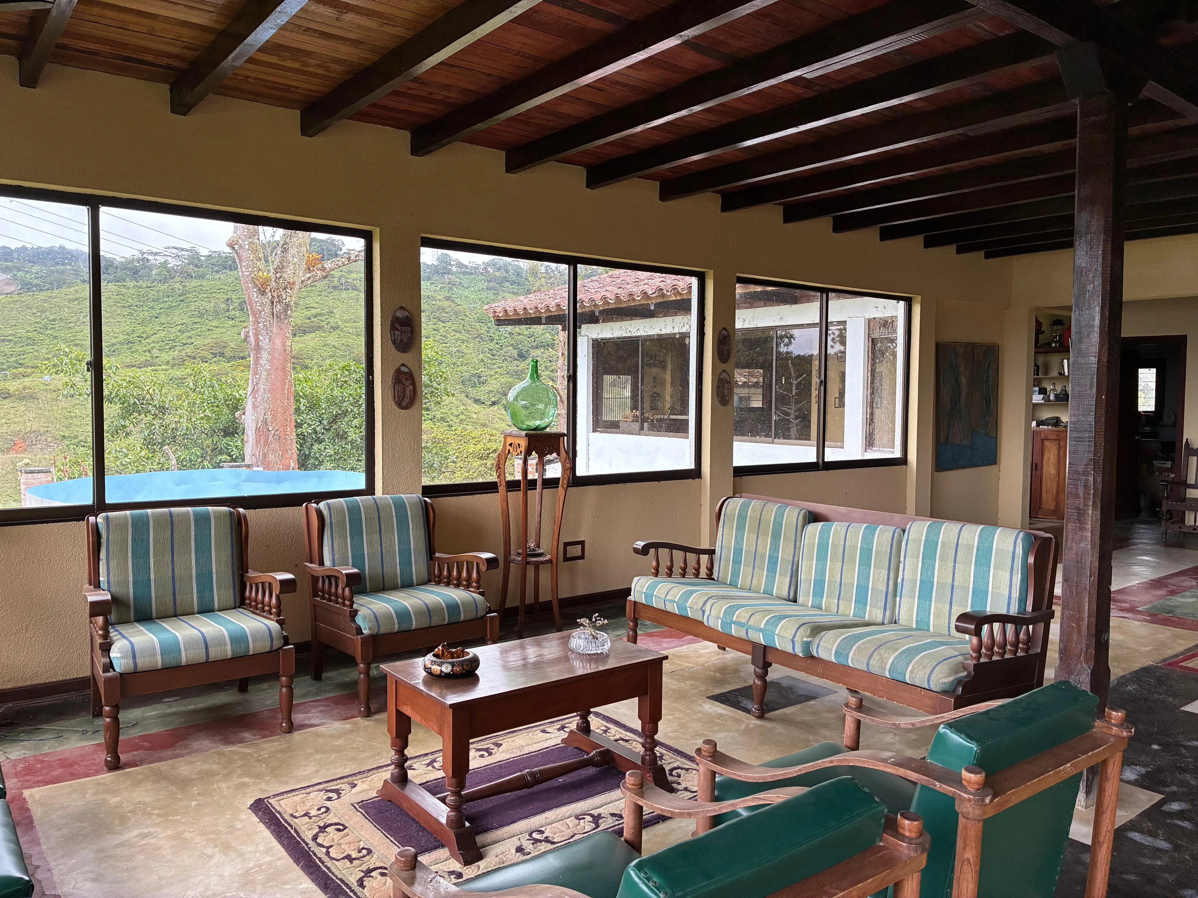 Alquiler de hermosa finca con vista al Lago Calima – Vía Antigua al Darién - 4