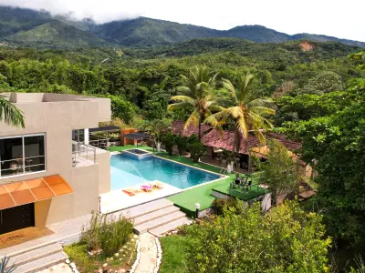 Finca en Venta en Melgar de 15.000 m² con Piscina, 4 Cabañas y Excelente Potencial Turístico