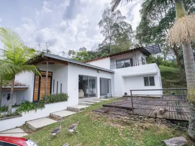 Venta de Casa campestre de lujo en La Estrella, Antioquia