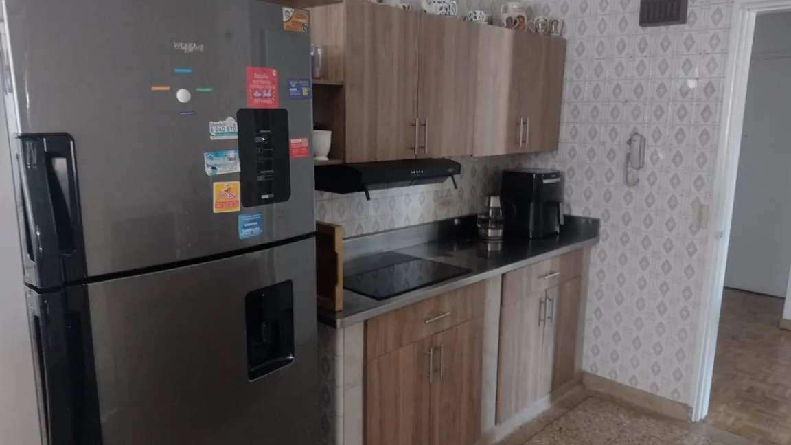 Apartamento en venta en el Centro de Medellín, sobre la Avenida La Playa - 12