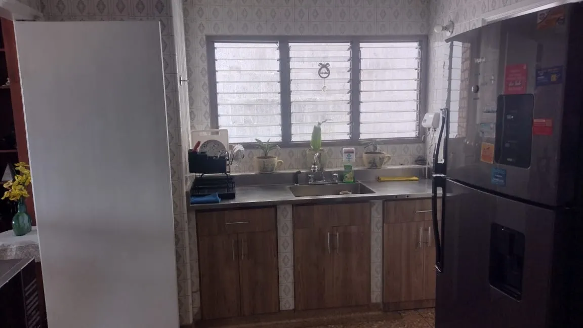 Apartamento en venta en el Centro de Medellín, sobre la Avenida La Playa - 13