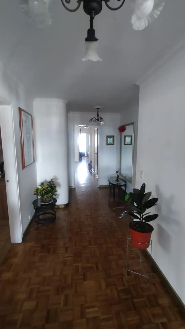 Apartamento en venta en el Centro de Medellín, sobre la Avenida La Playa - 3