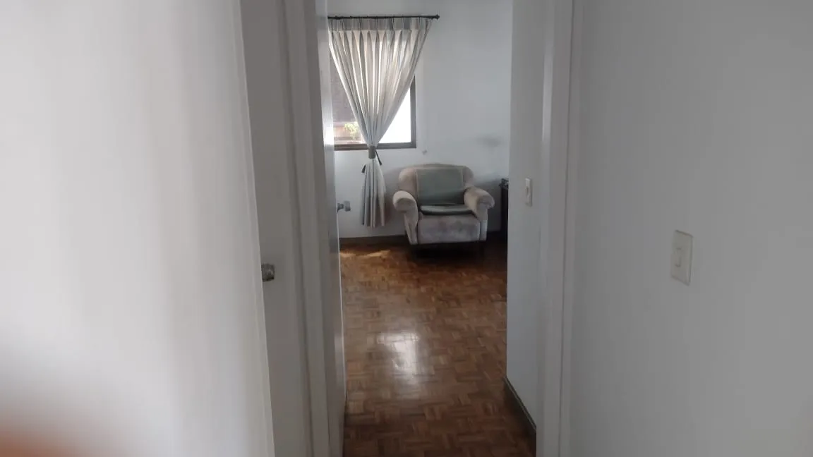 Apartamento en venta en el Centro de Medellín, sobre la Avenida La Playa - 18