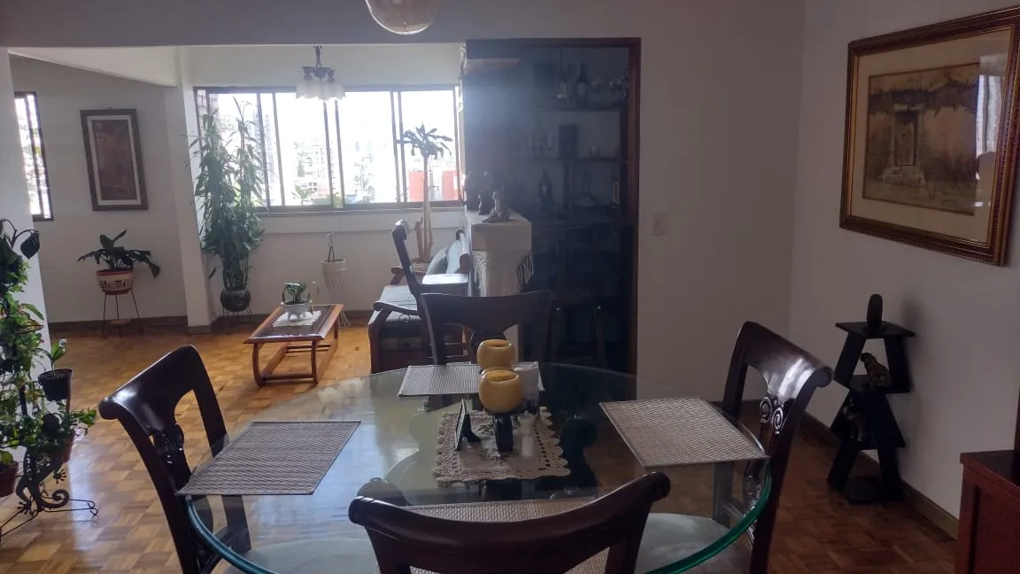 Apartamento en venta en el Centro de Medellín, sobre la Avenida La Playa - 8