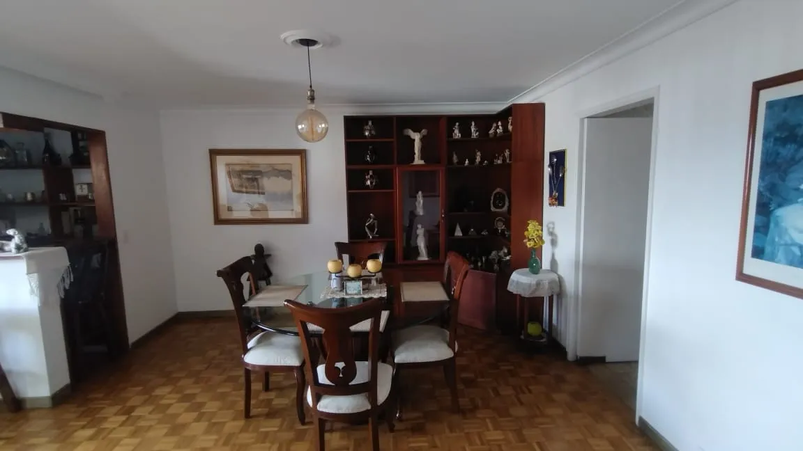 Apartamento en venta en el Centro de Medellín, sobre la Avenida La Playa - 6