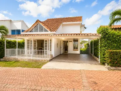 Casa campestre en venta en Girardot – Condominio Campestre Villa María