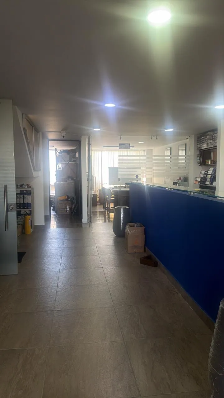 VENTA EDIFICIO Bodega + oficinas + 3 Apartamentos — foto 13