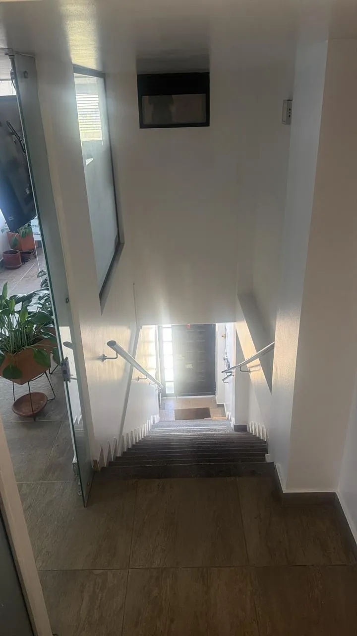 VENTA EDIFICIO Bodega + oficinas + 3 Apartamentos — foto 12