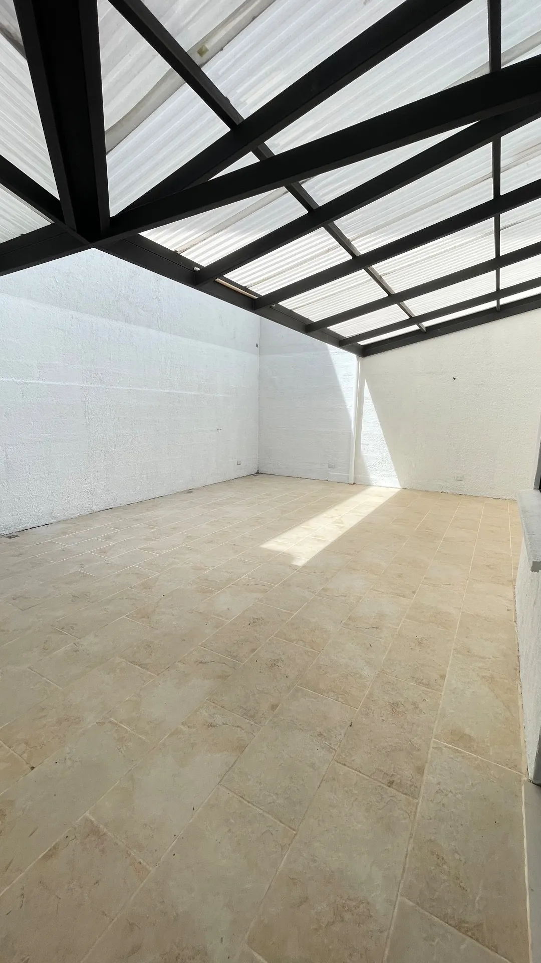 CASA EN ARRIENDO | SANTA MÓNICA | 250 M² | 4 HABITACIONES - 3