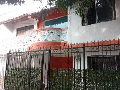 Casa de 2 pisos con 3 habitaciones en Villa Marbella – Santa Marta