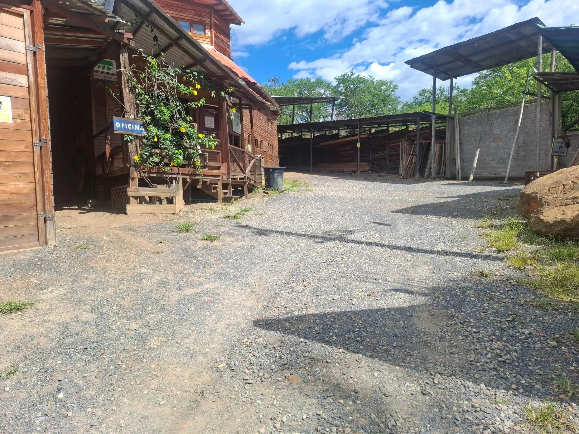 OPORTUNIDAD DE INVERSION - LOTE COMERCIAL DE 2800 METROS +BODEGA DE 1.200 METROS SOBRE LA VIA NACIONAL EN SOCORRO SANTANDER - 3