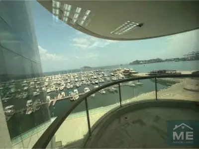 Local comercial de 92 m² con balcón y vista al mar – Santa Marta