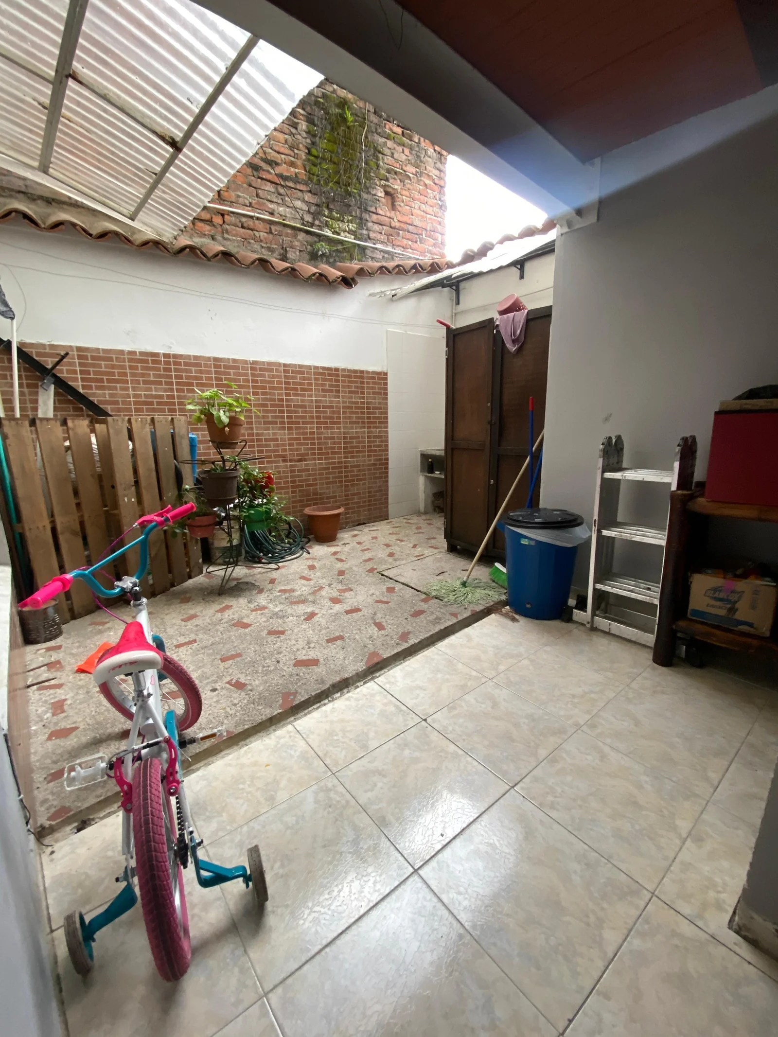 Venta en Miraflores, Cali, Hostal, con permisos y excelente rentabilidad - 17