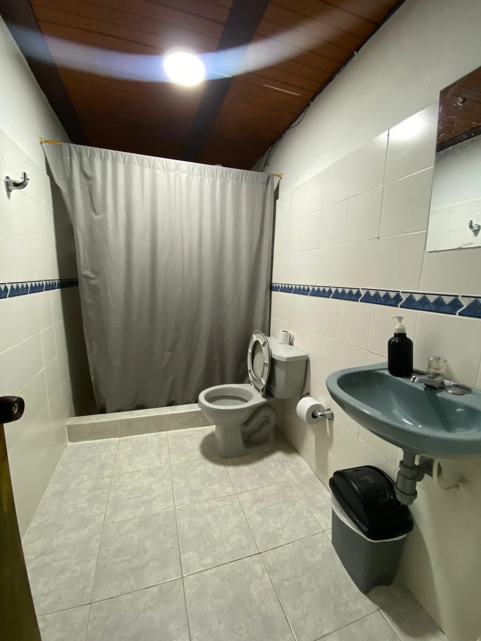 Venta en Miraflores, Cali, Hostal, con permisos y excelente rentabilidad - 16