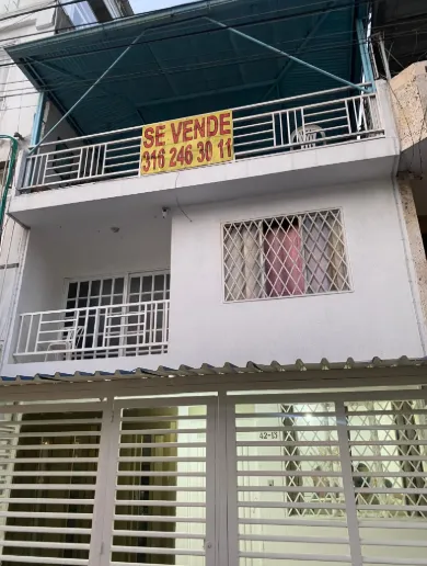 Venta de casa de tres niveles en El Caney, Cali - 1