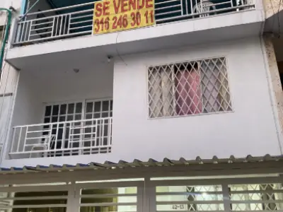Venta de casa de tres niveles en El Caney, Cali