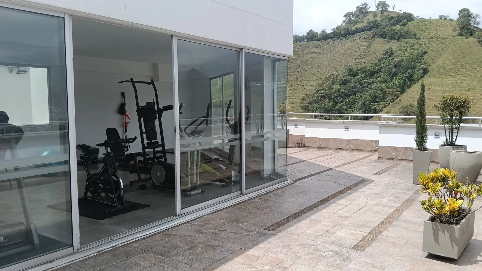 SE VENDE ESPECTACULAR APARTAMENTO EDIFICIO BAMBU CONTIGUO AL BOSQUE POPULAR UBICADO EN LA CIUDAD DE MANIZALES, CALDAS. COLOMBIA. - 2