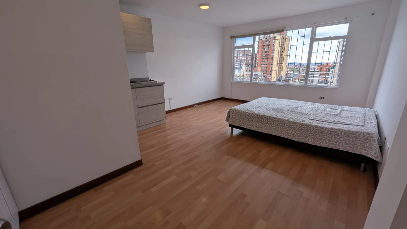 Apartaestudio en arriendo cerca del Hospital Militar y la Universidad Javeriana, Bogotá - 1