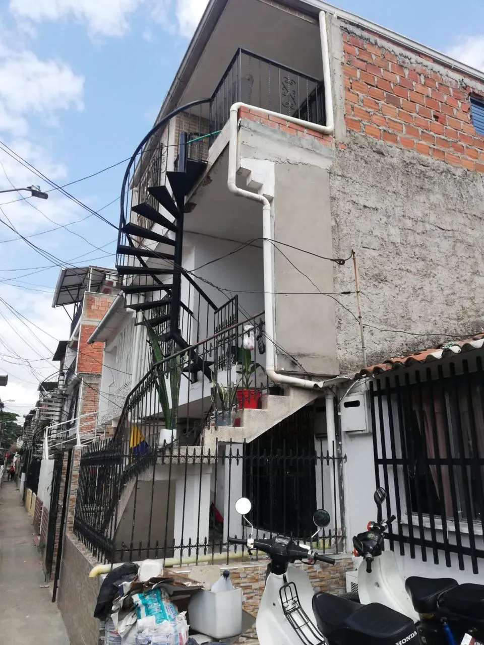 Se vende casa de 3 pisos en Floralia - 1