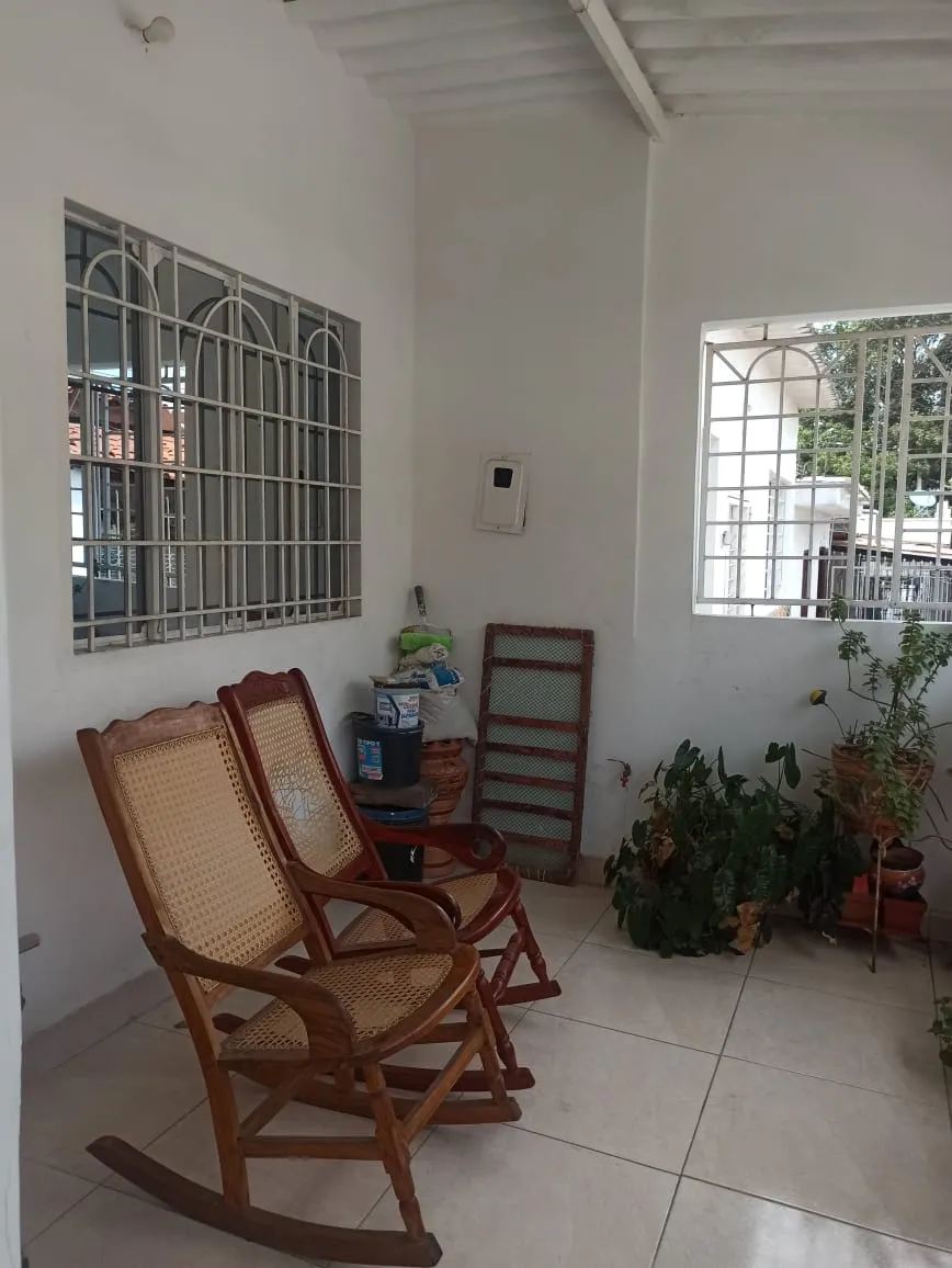 CASA DE 4 HABITACIONES - 2