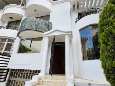Casa en venta en el Ingenio Cali de 440 metros de 3 niveles