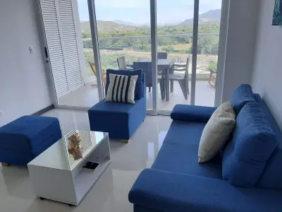Apartamento en venta y arriendo en Pozo Colorado, Rodadero – Conjunto Ocean Club  Apartamento de 71 m² ubicado en el sector Pozo Colorado, Rodadero, en el Conjunto Ocean Club. Se encuentra en piso 7,
