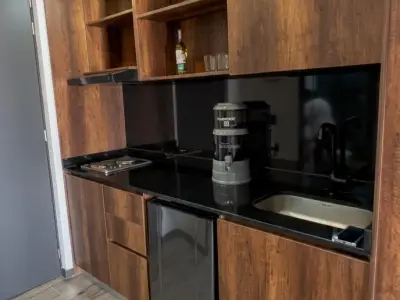 SUITE/APARTAMENTO AV 30 DE AGOSTO JUNTO A UNICENTRO PEREIRA