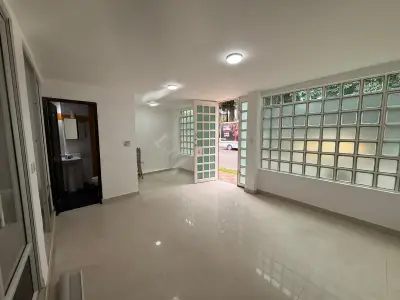 Se arrienda oficina barrio La Esmeralda Bogota
