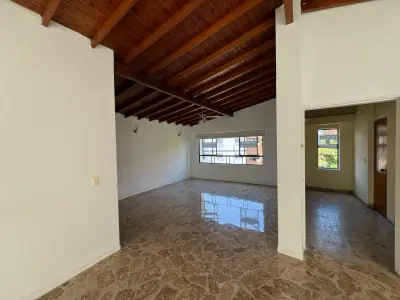 Amplio apartamento de 146 m² en Laureles–Estadio, Medellín | 2 parqueaderos