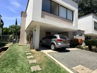 Casa en Venta en Condominio en La Viga Pance, cali