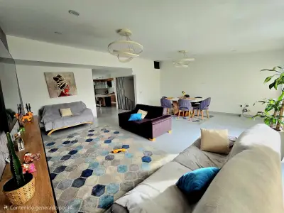 Casa remodelada con apartamento independiente
