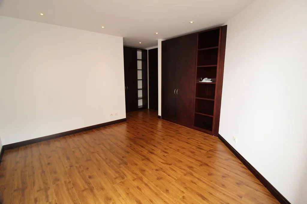 Apto Rosales: 174m2, balcón, 3 cuartos, 3.5 baños y 3 parqueaderos — foto 15