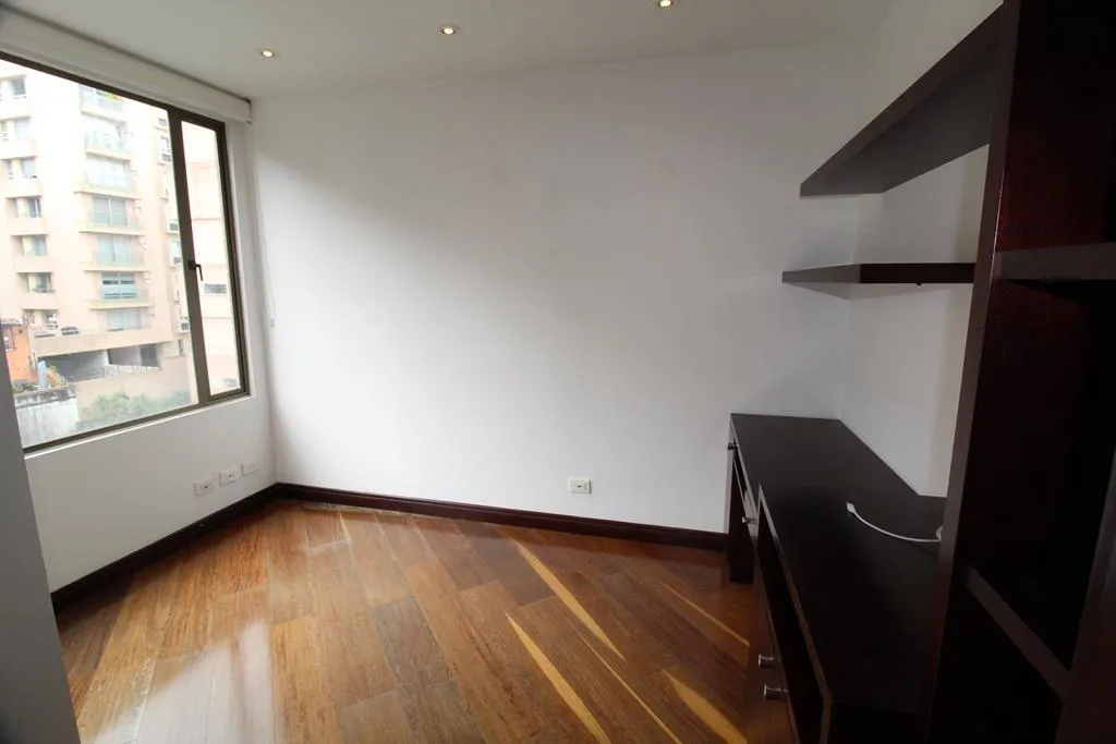 Apto Rosales: 174m2, balcón, 3 cuartos, 3.5 baños y 3 parqueaderos — foto 4