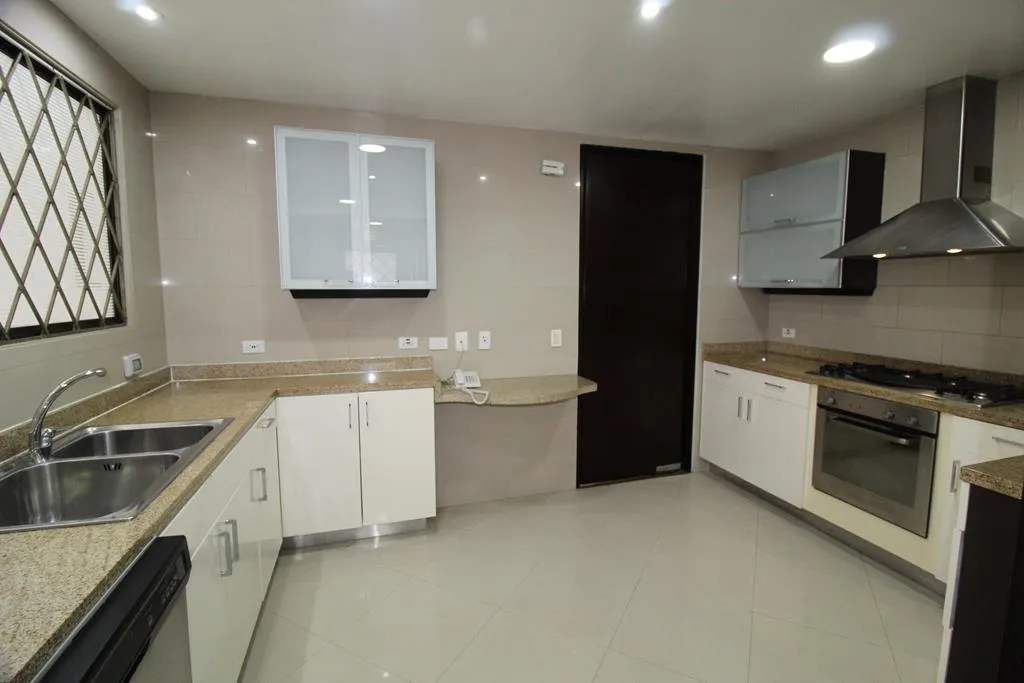 Apto Rosales: 174m2, balcón, 3 cuartos, 3.5 baños y 3 parqueaderos — foto 6