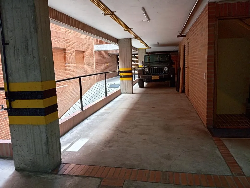 Apto El Nogal: 100m2 + terraza 30m2, 1 cuarto, 2 baños y 1 parqueadero - 20