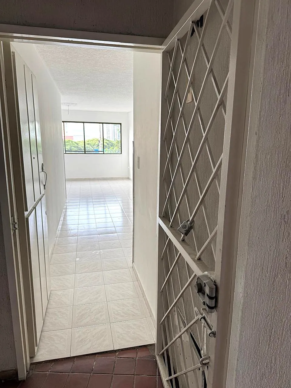 VENDO ESPECTACULAR APARTAMENTO USADO DE CONTADO BOLARQUI — foto 3