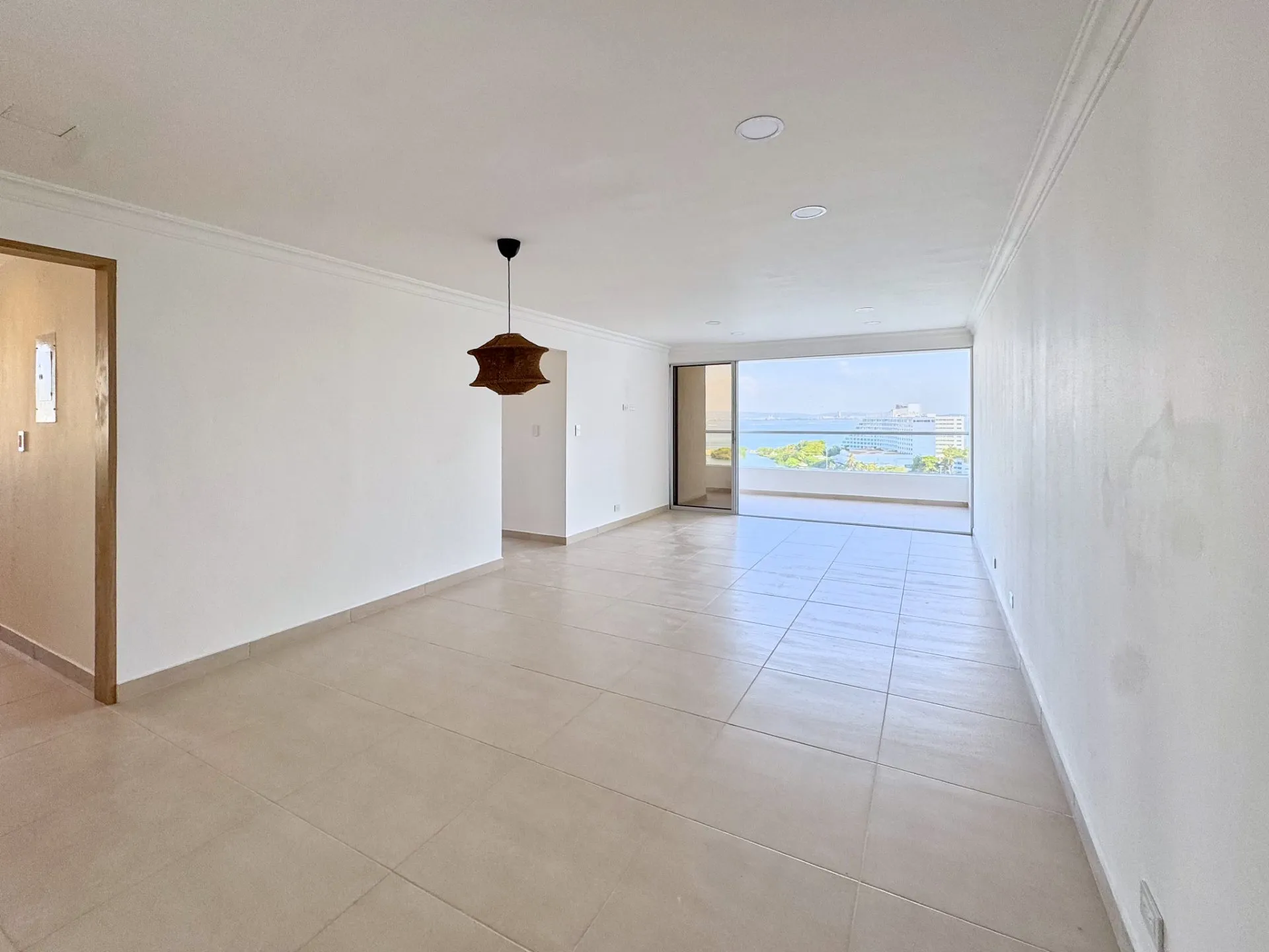 Apartamento en venta El Laguito, piso 12, vista al mar – 97 m² — foto 4